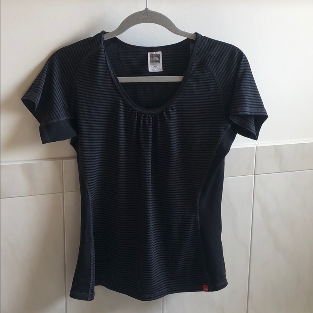 The North Face EUC size M vapor wick top